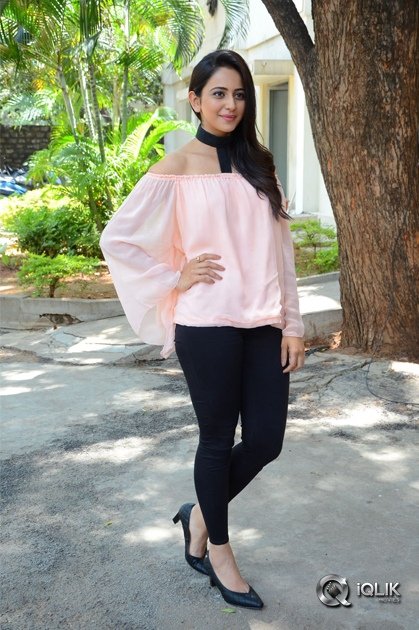 Rakul-Preet-At-Jaya-Janaki-Nayaka-Movie-Success-Meet